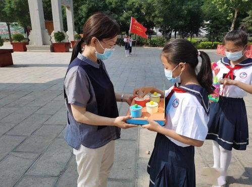 小手拉大手视频,共筑和谐社会的温暖篇章